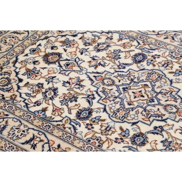 Textile Kashan Rug in Hand-Knotted Virgin Wool For Sale - Image 7 of 11