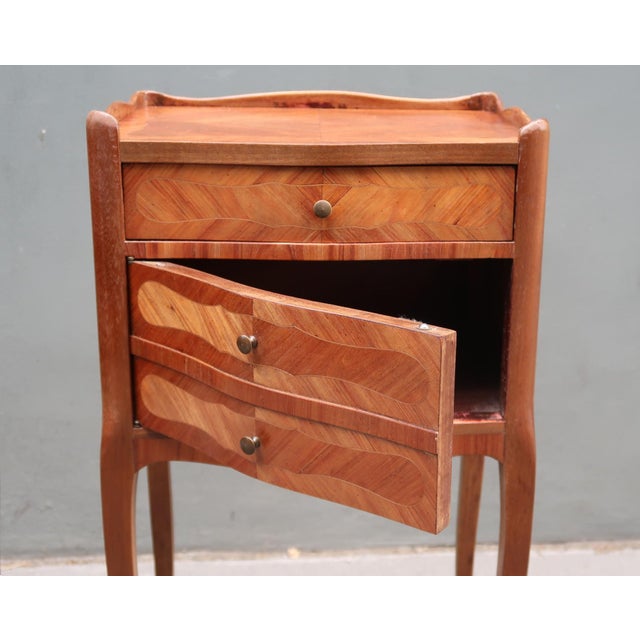 Wood 1920s Pair of French Louis XV Style Rosewood Side Tables Nightstands For Sale - Image 7 of 14