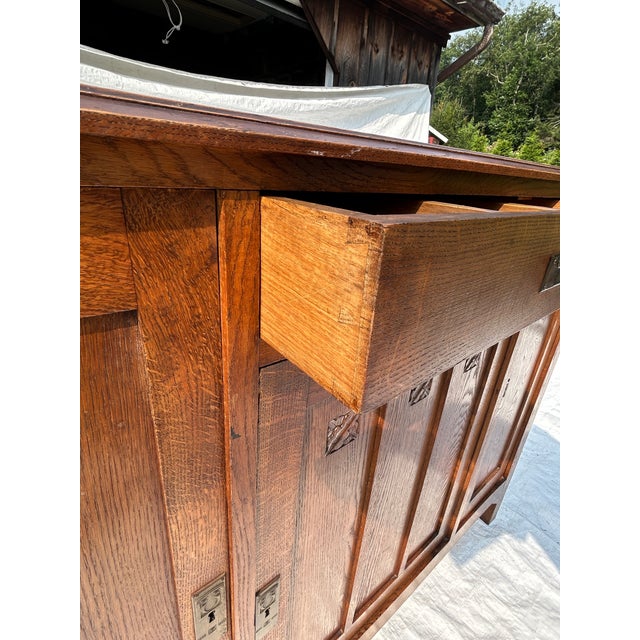 1930s Vintage Mission Solid Oak Server Art & Craft Style Sideboard Attributed For Sale - Image 5 of 8
