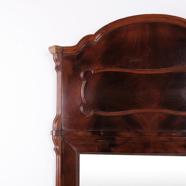 Antique mirror crafted in mahogany dating from the 1880s. It features a classic appearance reflecting the craftsmanship...