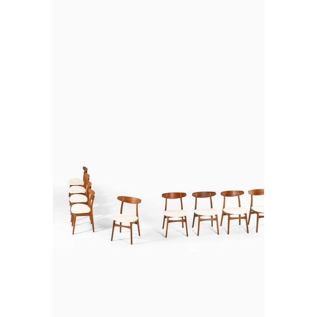 CH-30 Chairs in Oak and Wool attributed to Hans Wegner, 1954, Set of 9 For Sale - Image 3 of 8