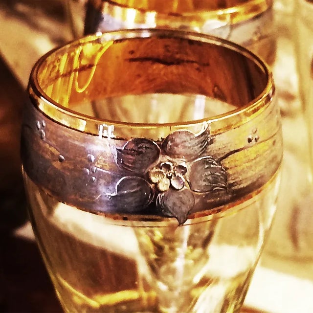 Glasses and Tray in Murano Glass with Hand-Decorated 24 Karat Gold Finishes from GN Murano, 1970s, Set of 7 For Sale - Image 7 of 11