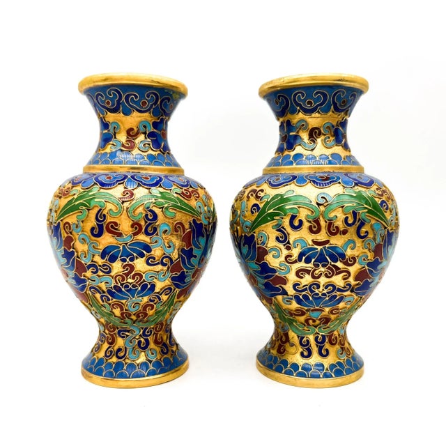 Fitz and Floyd Pair of Mid-Century Chinese Cloisonné Vases – Blue, Green & Gold Enamel With Lotus Motif – Chinoiserie / Hollywood Regency For Sale - Image 4 of 10