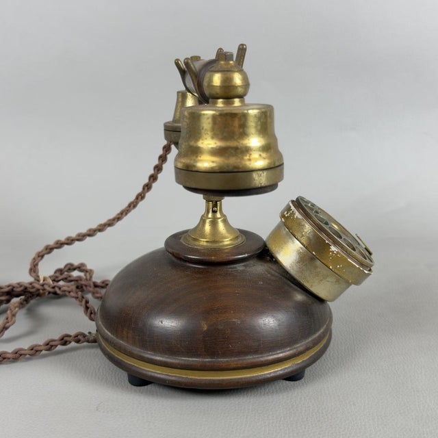 A piece of extraordinary charm and undeniable rarity, dedicated to true enthusiasts and collectors of historic telephones....
