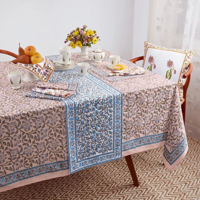 Naaz in Arabic means delicacy, elegance and pride. The charming floral pattern in a soft, dusty pink palette conveys just...