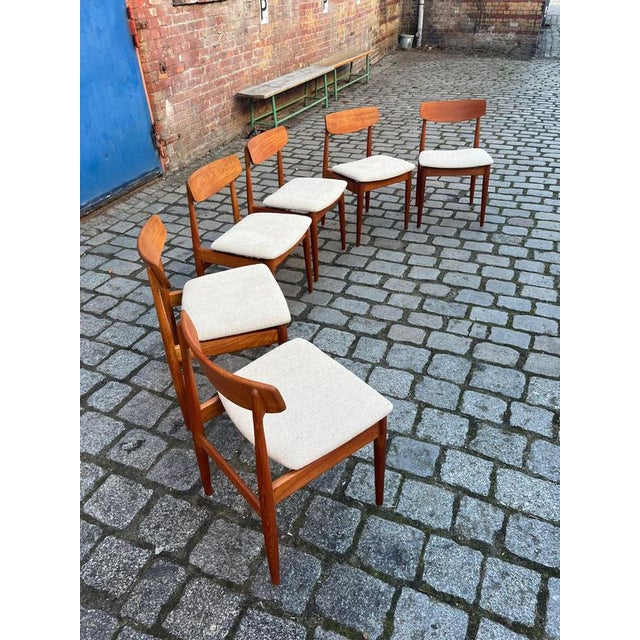 This set consists of six elegant chairs crafted in the 1960s. They are a classic example of mid-century design and are...