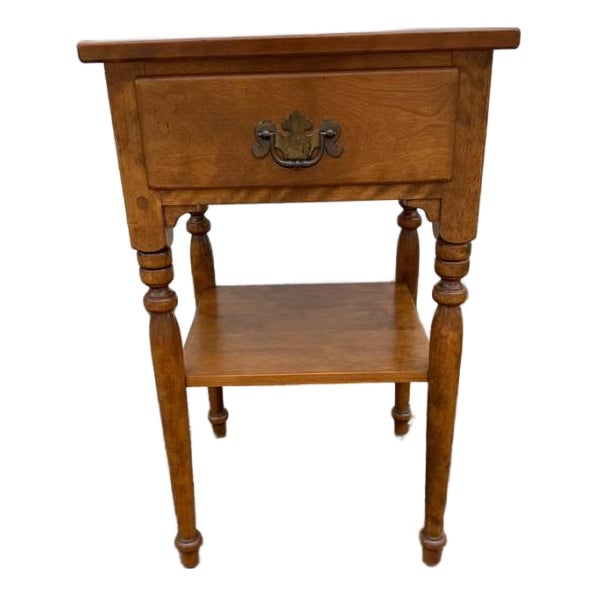 Vintage Ethan Allen Heirloom Nutmeg Maple Wood Side Table For Sale