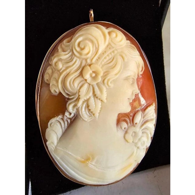 Italian Neapolitan Gold-Carved Shell Cameo Brooch Pendant, 1988 For Sale - Image 3 of 17