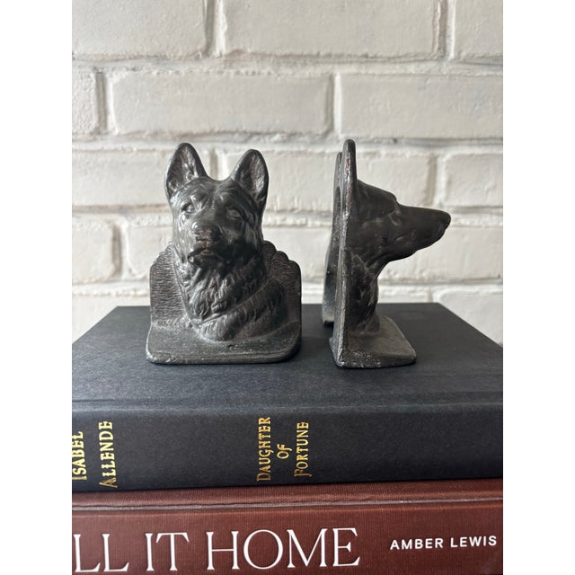 English Early 20th Century Pair of Cast Iron German Shepherd Dog Bookends For Sale - Image 3 of 5