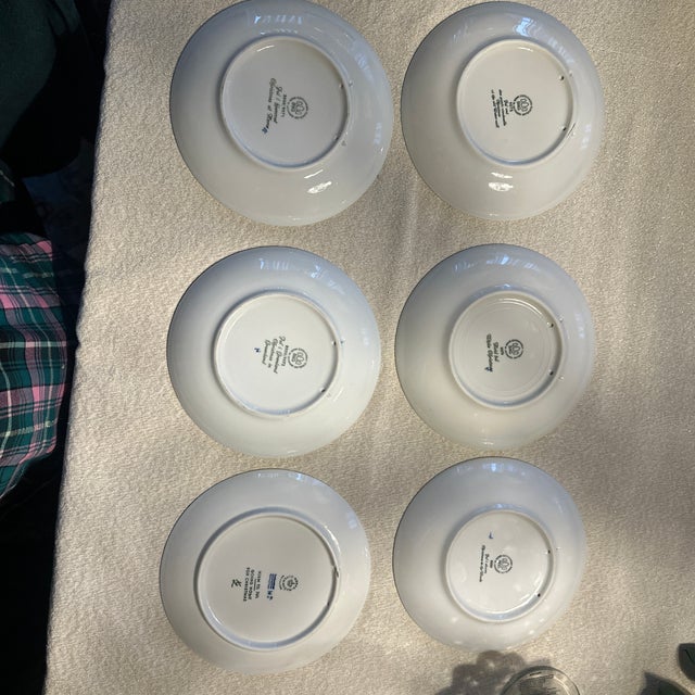 Ink Blue 1970s Collectible Plates Going Home for Christmas For Sale - Image 8 of 12