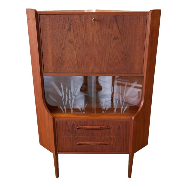 Danish Corner Cabinet in Teak with Bar Cabinet and Glass Doors by Gunni Omann for Omann Jun, 1960 For Sale