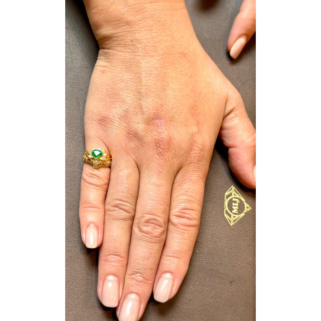 Natural Trillion Emerald & 0.60 Carat Diamond Ring 18 Kt Yellow Gold Size 5.2 For Sale - Image 12 of 18