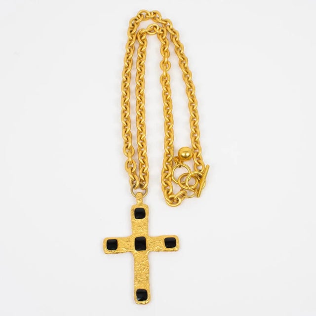 1980s Jean Louis Scherrer Paris Gilded Metal and Black Enamel Cross Pendant Necklace For Sale - Image 5 of 11
