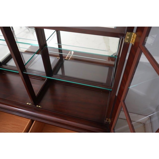 Henkel Harris Model 2302 Mahogany Curio Cabinet For Sale In Philadelphia - Image 6 of 18
