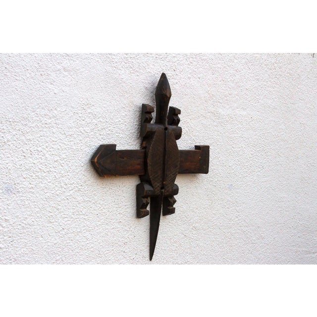 Finely Carved Bambara Lizard Guardian For Sale In Los Angeles - Image 6 of 8