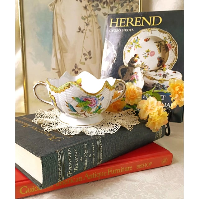 English 1980s Herend Queen Victoria Green 220 Vbo Double Spouted Sauce Gravy Boat Hungarian Porcelain For Sale - Image 3 of 13