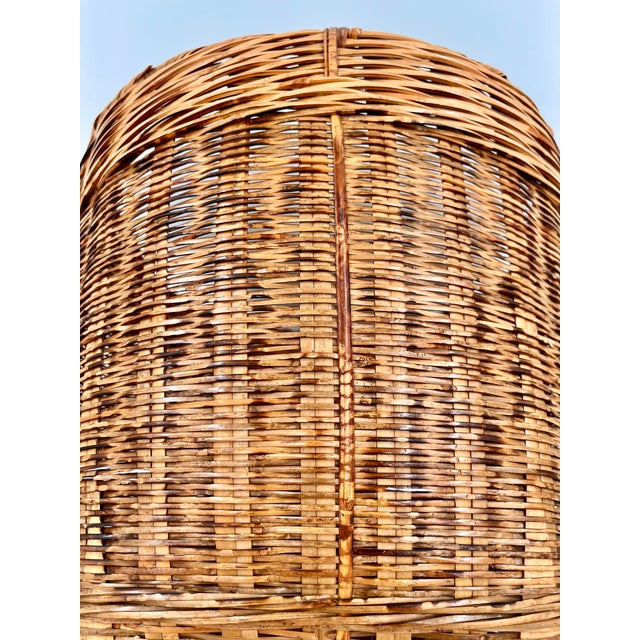 1970s Vintage Handwoven Chinese Split Reed Tortiseshell Bamboo and Rattan Large Gathering Basket For Sale - Image 5 of 14