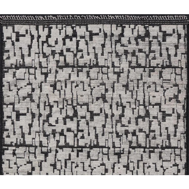Large Moroccan Contemporary Abstract Rug in White and Black With All-Over Design by Keivan Woven Arts. Keivan Woven Arts;...