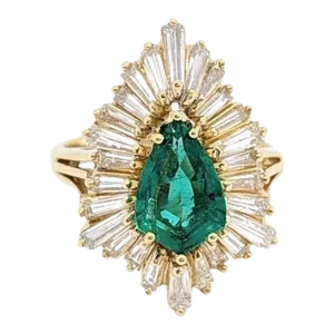 Emerald Pear Shape and White Diamond Cocktail Ring in 18K Yellow Gold, size 5