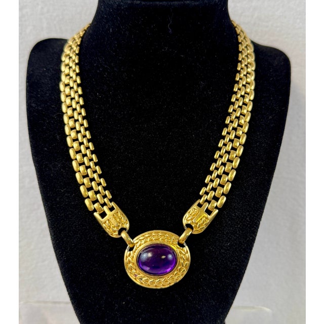 Purple Trifari 80s Panther Link Purple Lucite Cabachon Gold Toned Necklace Vintage For Sale - Image 8 of 8