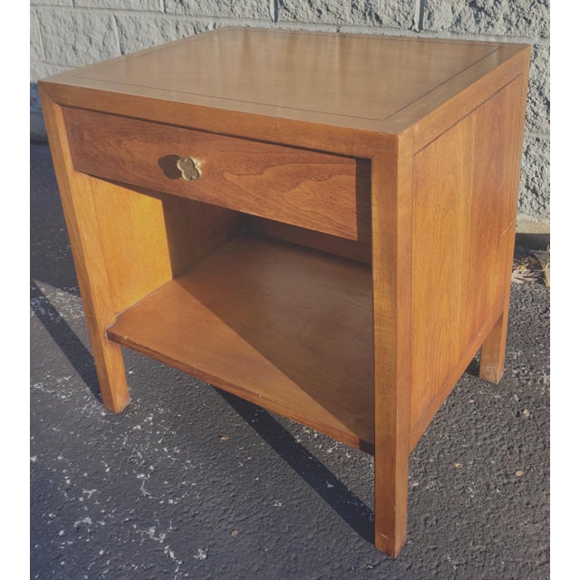 MidCentury Modern Henredon Walnut Bedside Tables Nightstands, a Pair