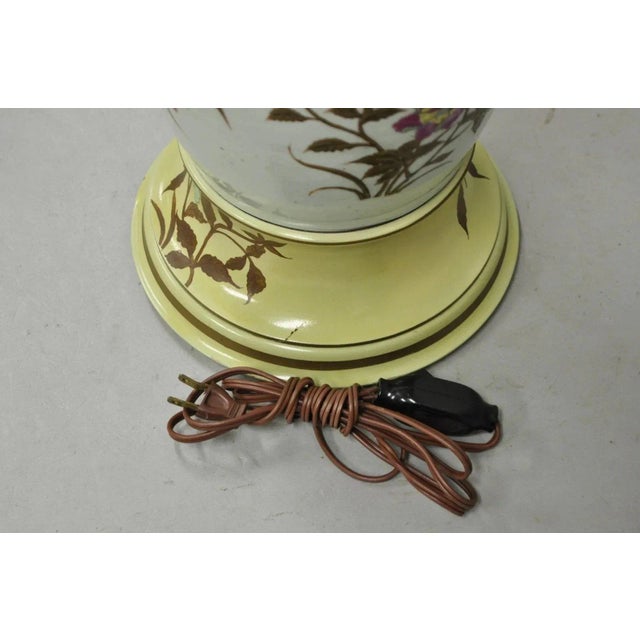 Vintage Oriental Chinese Porcelain Bulbous Jardinière Floral Oriental Table Lamp For Sale - Image 10 of 12