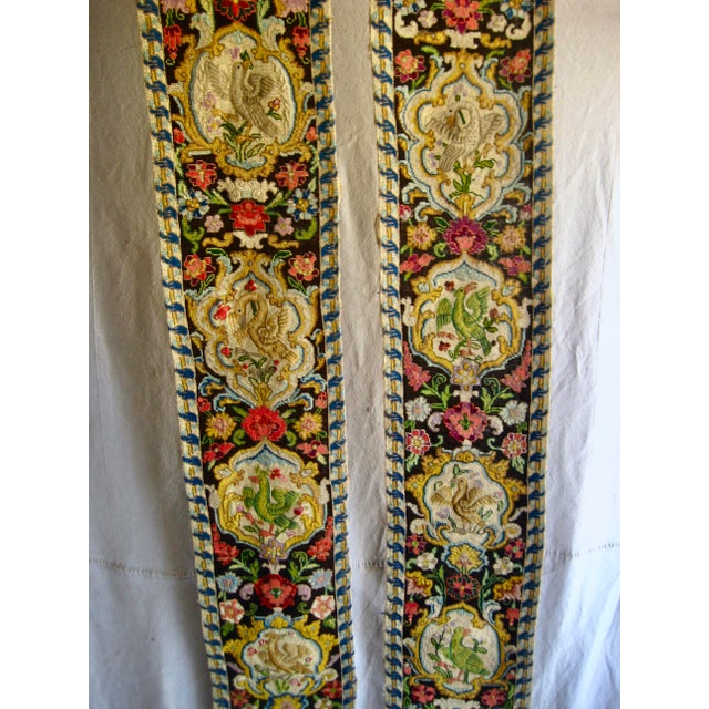 French Country Early 19th Century Pair of French Needle Point Tapestry Borders With Birds For Sale - Image 3 of 10