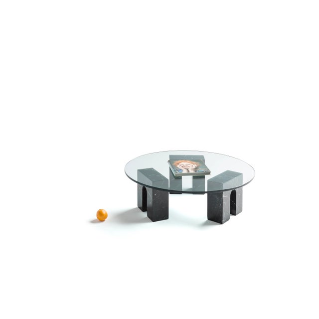 This table features three mobile Marquina marble arches and round tempered glass.