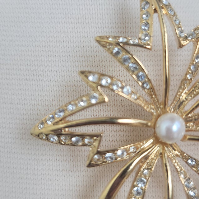 Vintage Napier 1980s Gold Maple Leaf Brooch Faux Pearl Rhinestone Statement Pin For Sale - Image 9 of 17