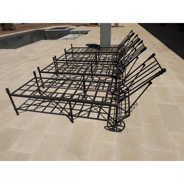 Metal 1960s Iron Chaise Lounges Set of 4 After Mario Papperzini Amalfi, Salterini and Michael Taylor For Sale - Image 7 of 17