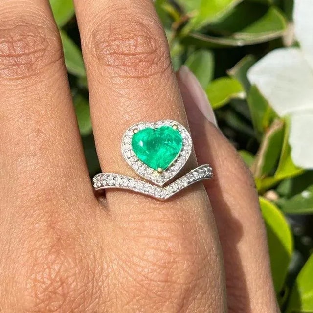 Heart Cut Green Emerald and Diamond Ring in 18k Yellow Gold Size 7 ( All Sizes Available) For Sale - Image 9 of 16