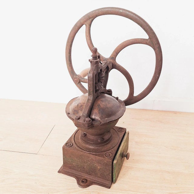 Flywheel Coffee Grinder in Cast Iron, 1850-1880 For Sale - Image 3 of 6