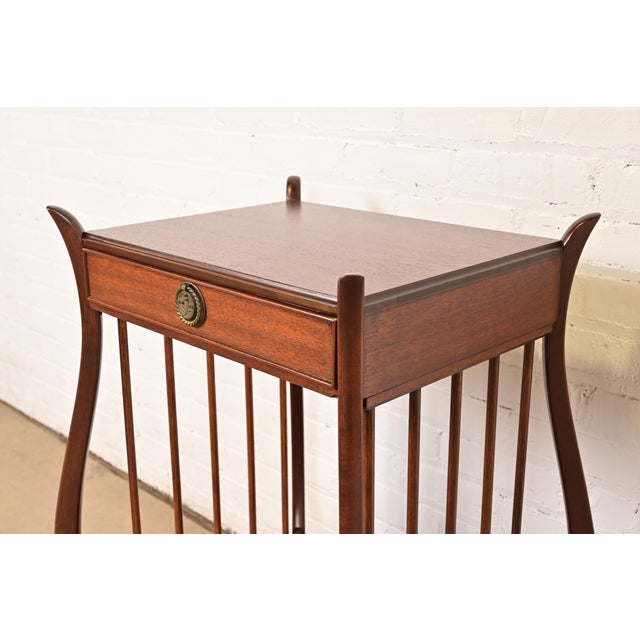 Maslow Freen French Regency Louis XVI Carved Mahogany Nightstand or Occasional Side Table, Newly Refinished For Sale - Image 9 of 15
