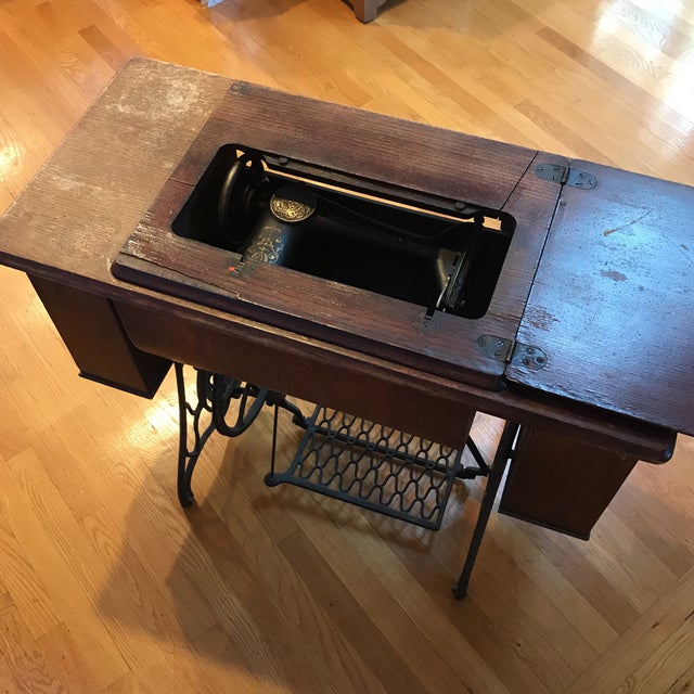 1922 G Series Singer Sewing Machine Chairish