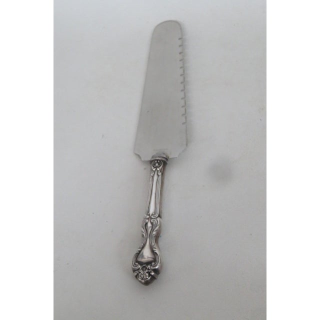 This gorgeous Pie / Cake Server is made of stainless steel and sterling silver. This wonderful serving utensil features an...