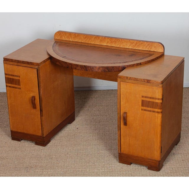 Vintage English Wooden Desk, 1930s, in Good conditions. Designed 1920 to 1949