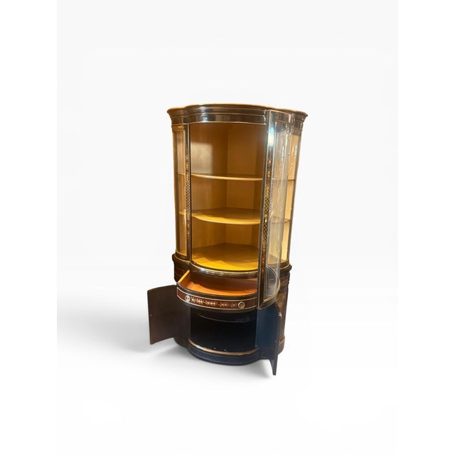Chinoiserie 1970s Union National Chinoiserie Curved Glass Corner Curio Cabinet For Sale - Image 3 of 14