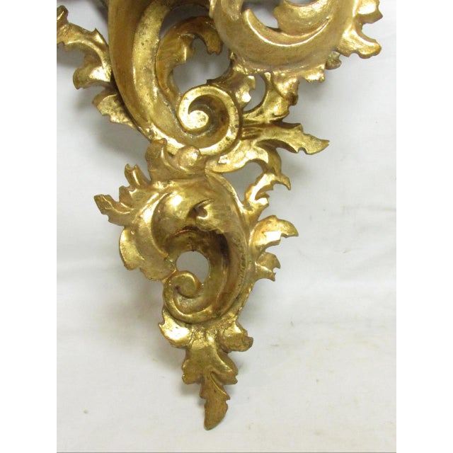1940s Pair of Italian Florentine Giltwood Wall Brackets For Sale - Image 5 of 18