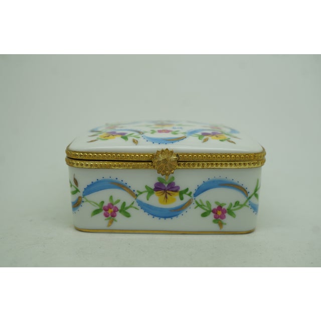 Limoges France Floral Ribbon Swags Decoree a La Main Paris Trinket Pill Box 3" For Sale - Image 6 of 14