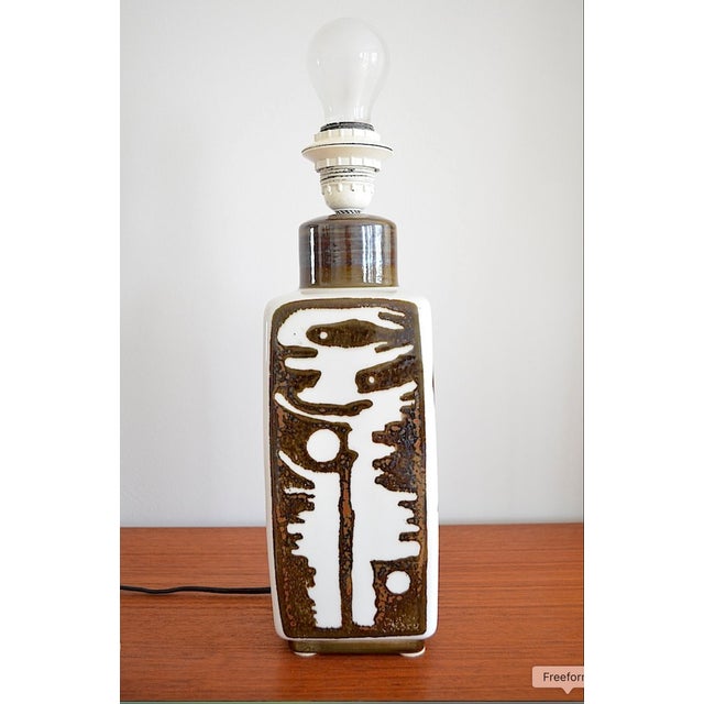 Table lamp design "orient" by carl harry stålhane for rörstrand, 1960s - white ceramic with a brown brush decoration - the...