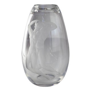 Swedish Art Deco Glass Vase with Couple by Vicke Lindstrand for Orrefors, 1930s For Sale