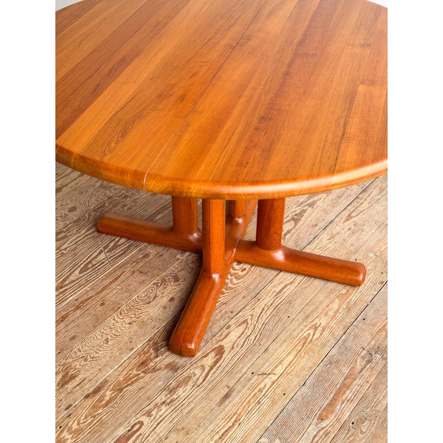 Sculptural Round Extendable Dining Table from Dyrlund For Sale - Image 10 of 18
