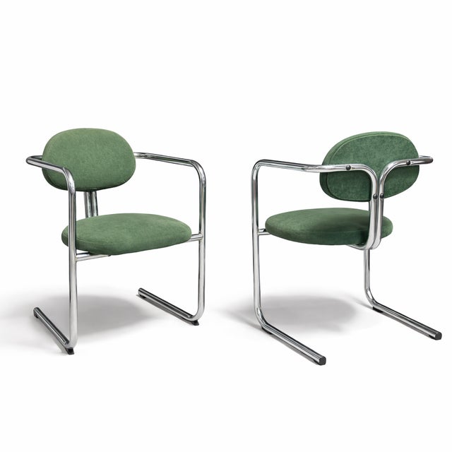 Set of 2 chairs with chromed tubular frames and green Alcantara upholstery, in a 1970s Space Age design. In good...