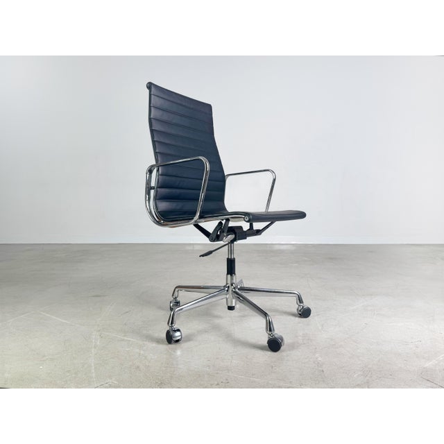 EA 119 Office Chair by Charles & Ray Eames for Vitra For Sale - Image 5 of 11