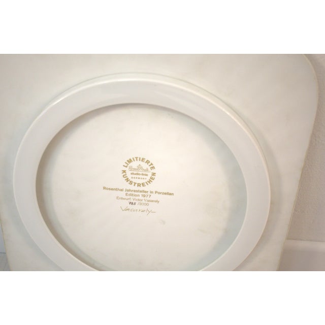 Mid-Century Modern Ceramic Plate by Victor Vasarely for Rosenthal, 1977 For Sale - Image 3 of 5