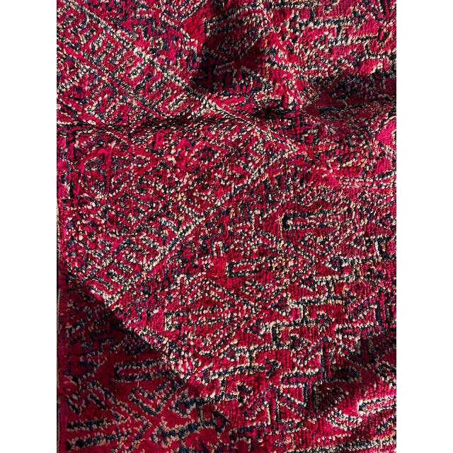 This Moroccan Boujad rug presents a striking two-tone composition, combining a warm beige upper field with a deep...