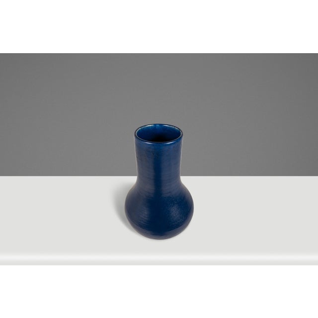 Ceramic Mid-Century Modern Contemporary Oversized Powder-Blue-Glazed Studio Craft Ceramic Vase, Usa, C. 1980s For Sale - Image 7 of 18