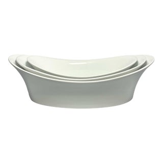 Contemporary Crate & Barrel White Porcelain Oval Oblong Boat Nesting Serving Bowls - 3 Pieces For Sale