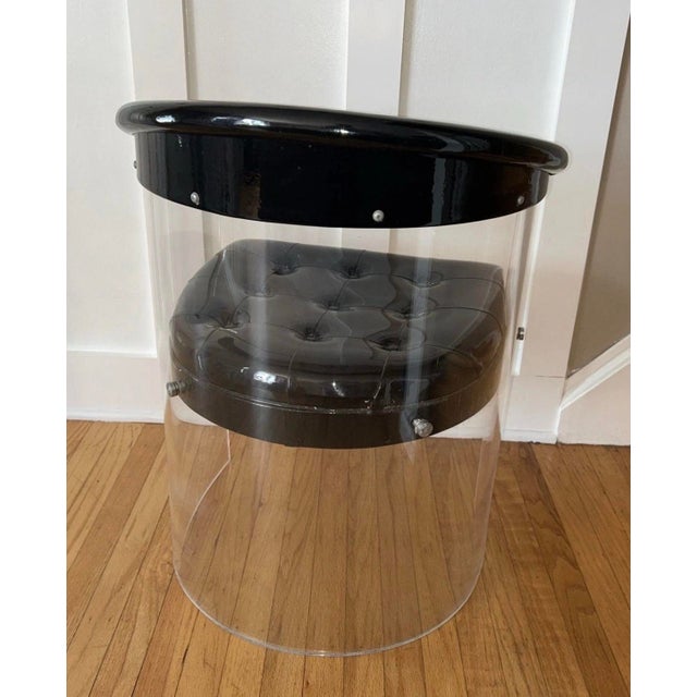 Mid-Century Modern Lucite Barrel Tub Chair With Black Patent Leather Floating Seat Hollywood Regency For Sale In Philadelphia - Image 6 of 12