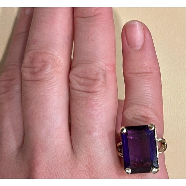 13 Carat Emerald Cut Amethyst Cocktail Ring in 14 Karat Yellow Gold For Sale In New York - Image 6 of 18